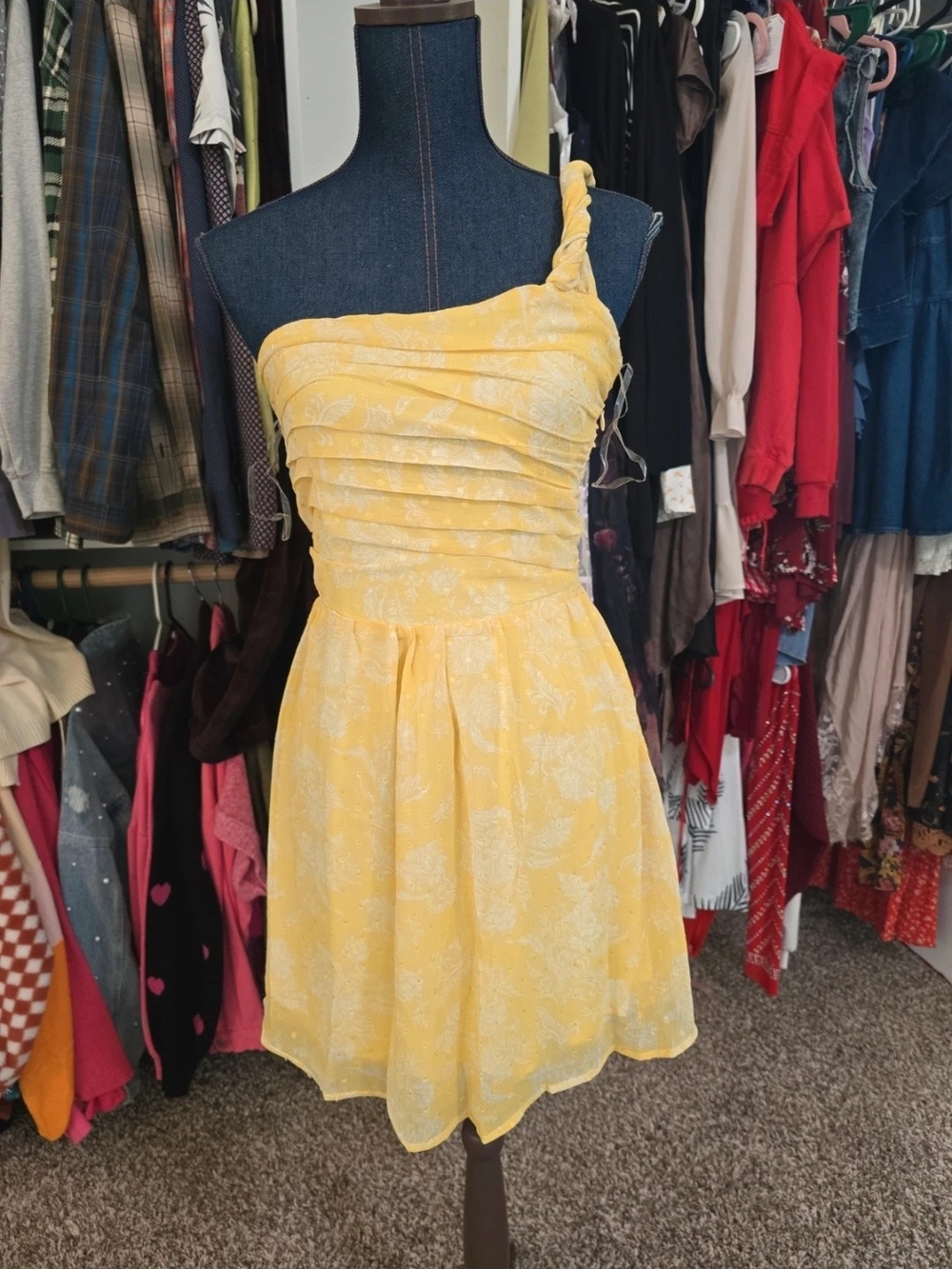 Promesa Yellow One-Shoulder Pleated Sundress